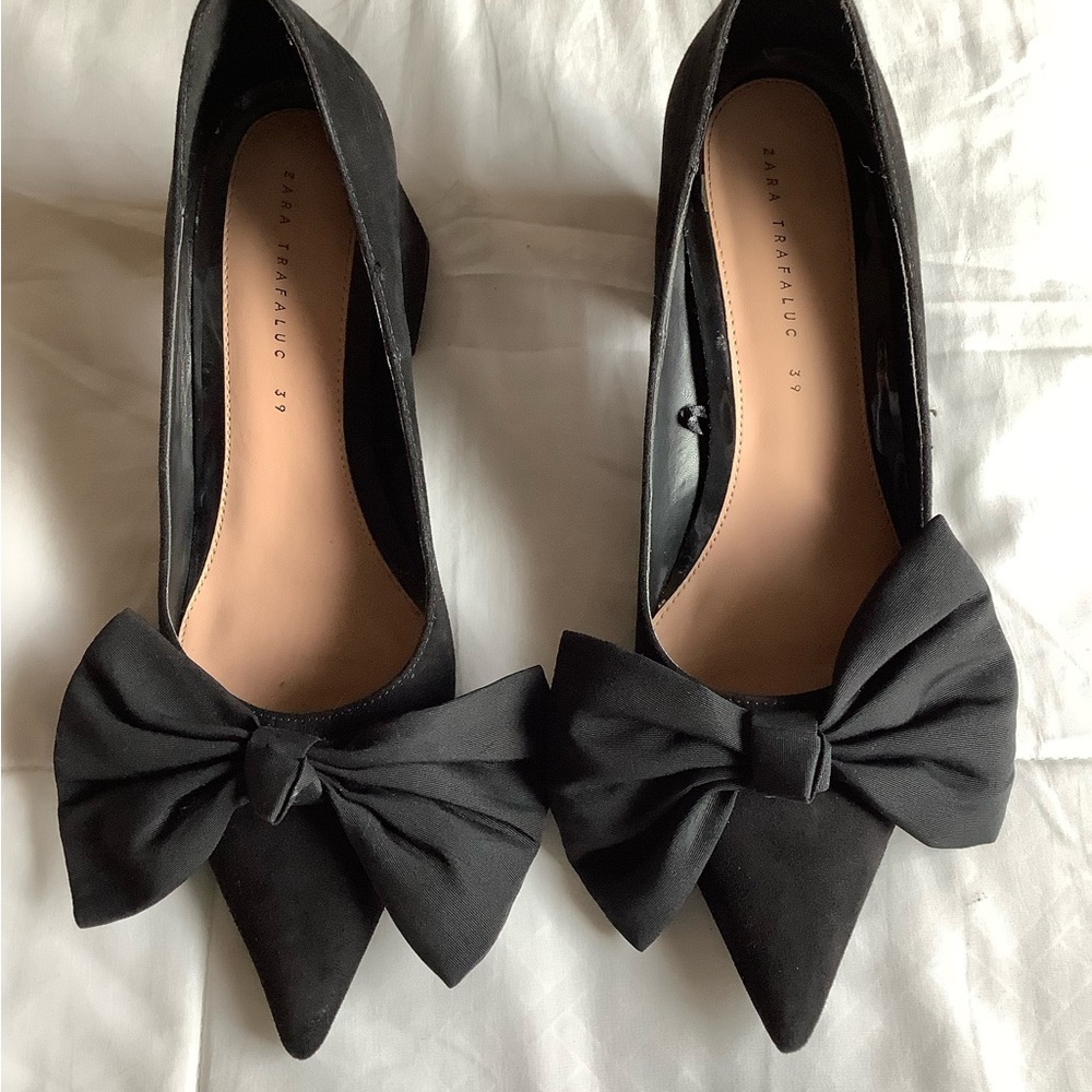 Zara Black pointy heels with big bow